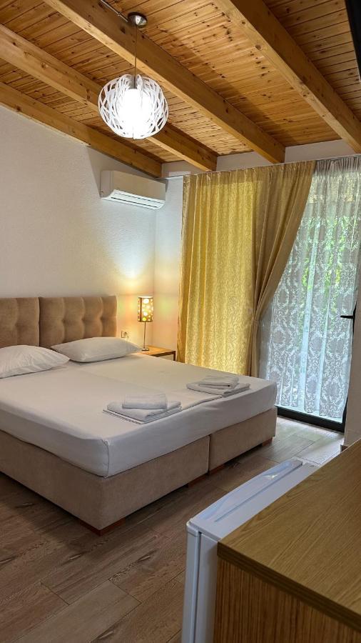Laura Room'S Sarandë Esterno foto